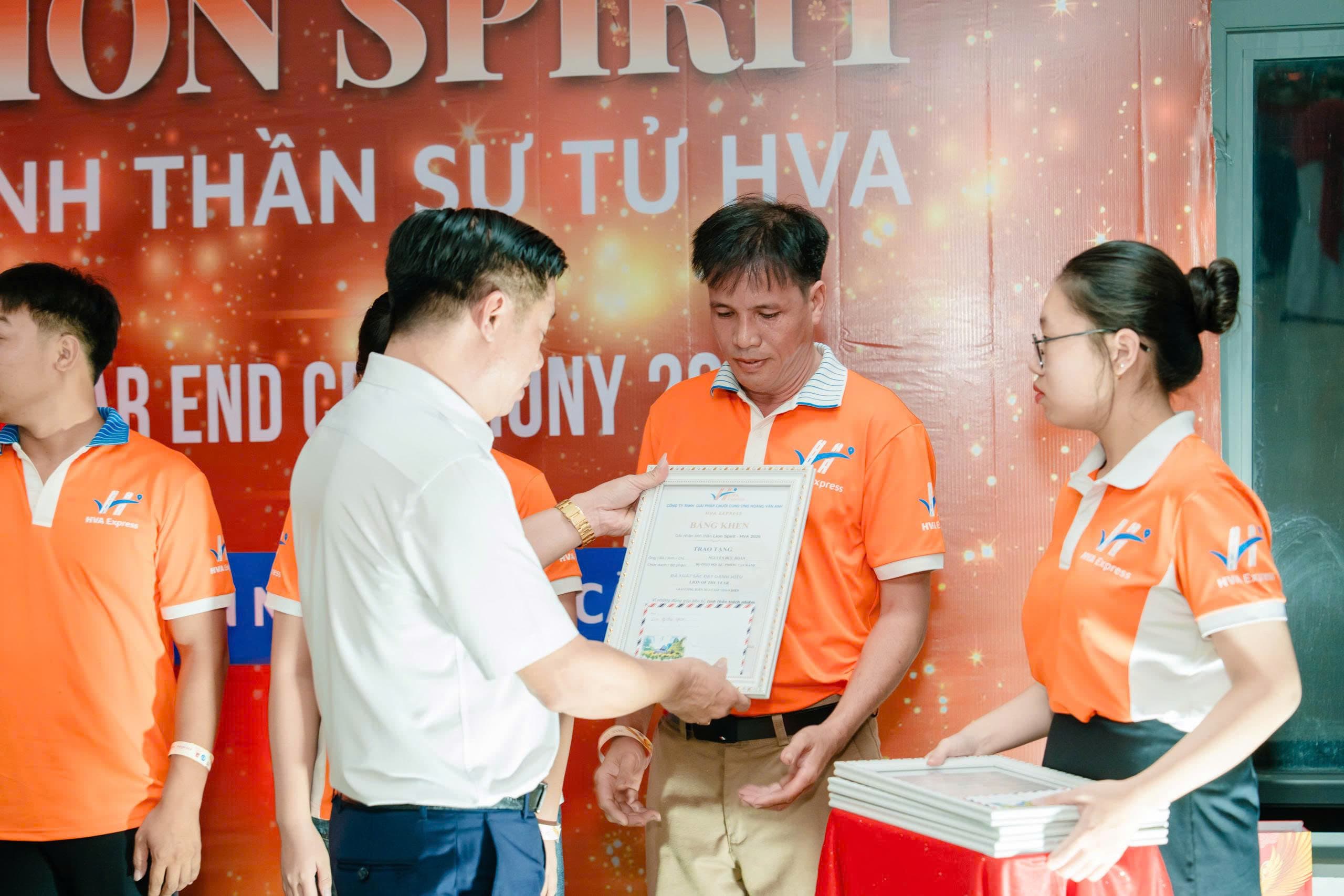 Trao thưởng nhân sự HVA Express